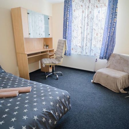 Rustic & Spacious 3Br Apartment ブカレスト エクステリア 写真